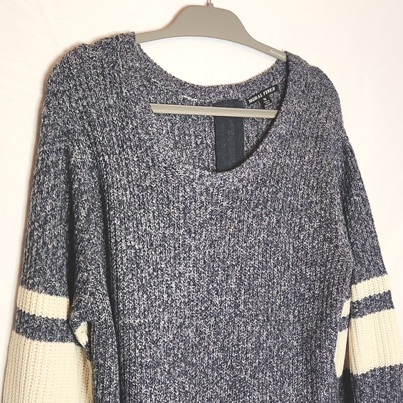 Zip back sweater - Picture 2 of 9